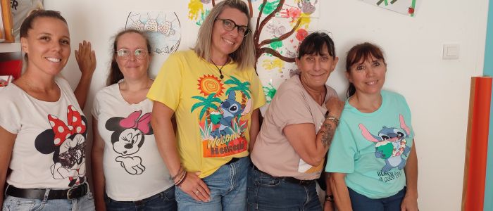 <img src="..." alt="équipe de la crèche TiNid Montauroux">