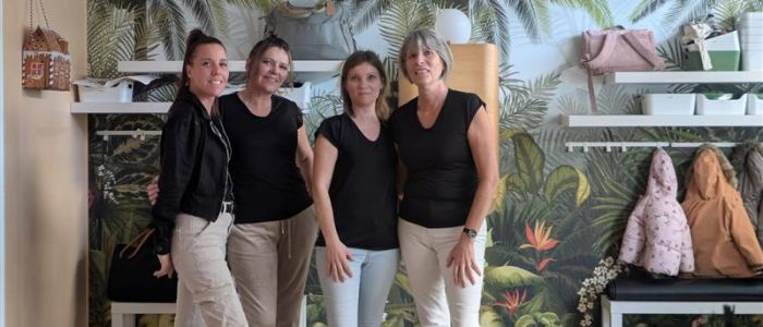 <img src="..." alt="équipe de la crèche TiNid Puget Barestes">