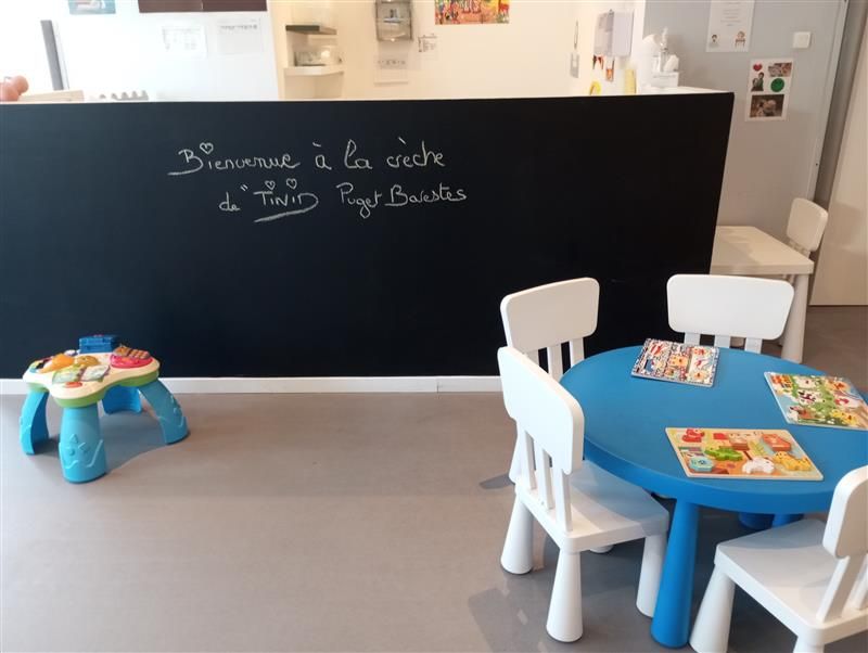 <img src="..." alt="Salle d’éveil 1 de la crèche TiNid Puget Barestes">